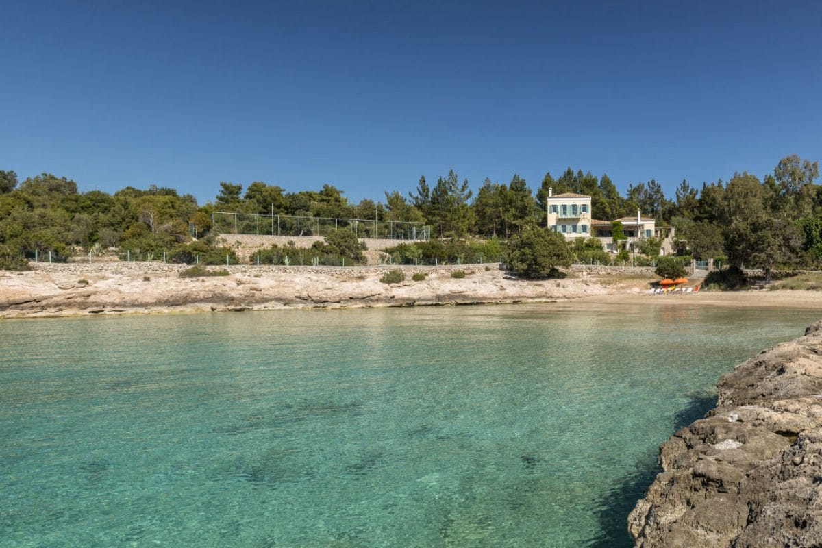 Electra Beachfront Villa - Image 1