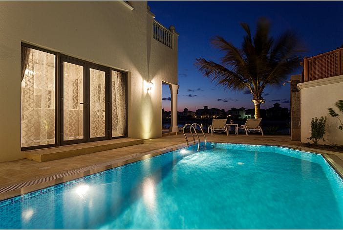 STUNNING 4 BED VILLA - Image 1