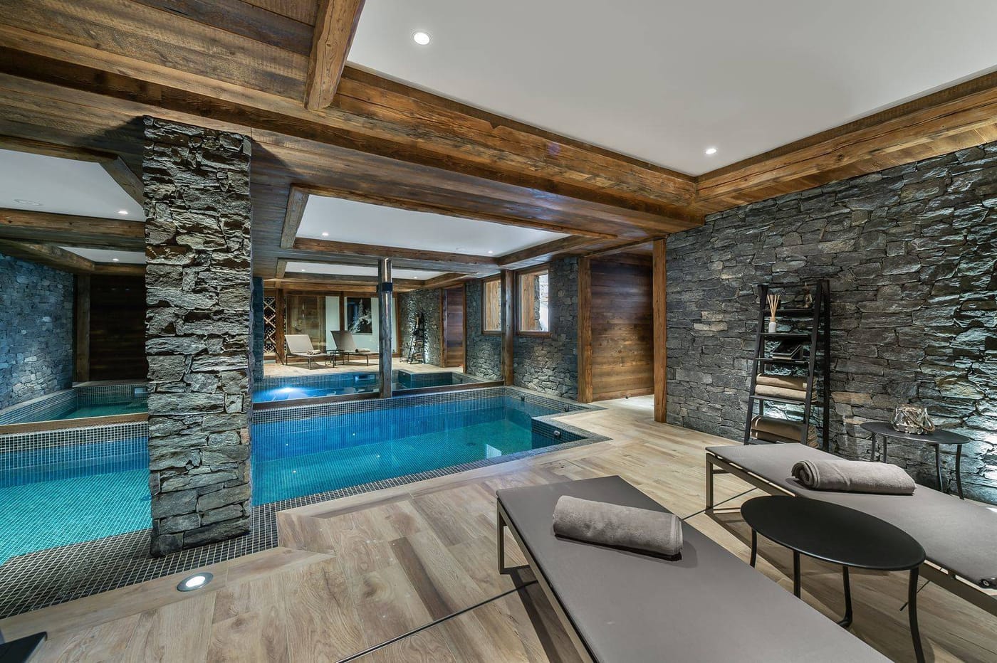Chalet Pure Black Crystal - Image 1