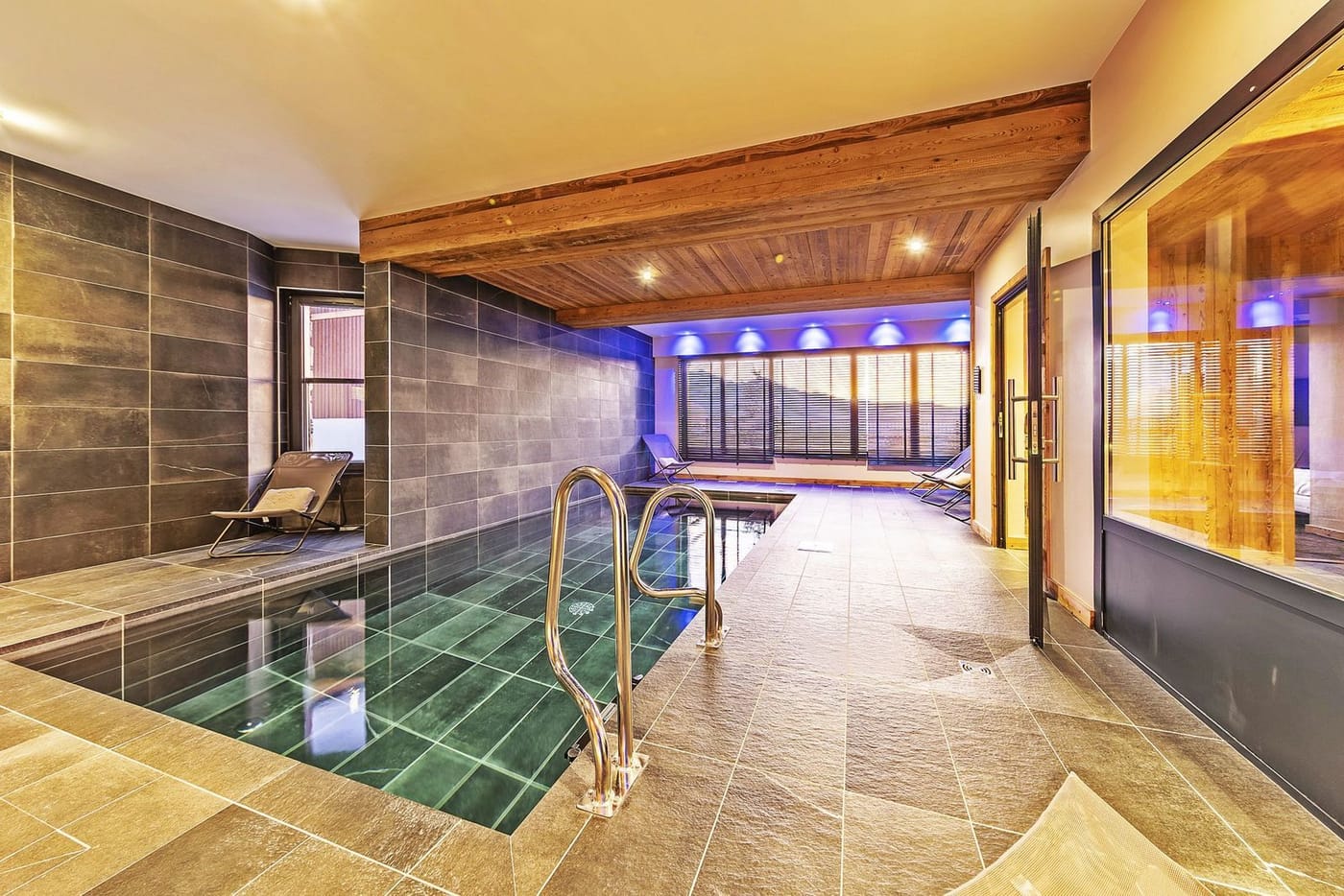 Chalet Golden Jubilee - Image 1
