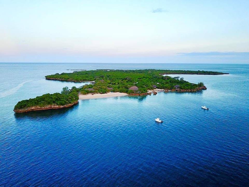 Azura Quilalea Private Island — luxury villa photo 1