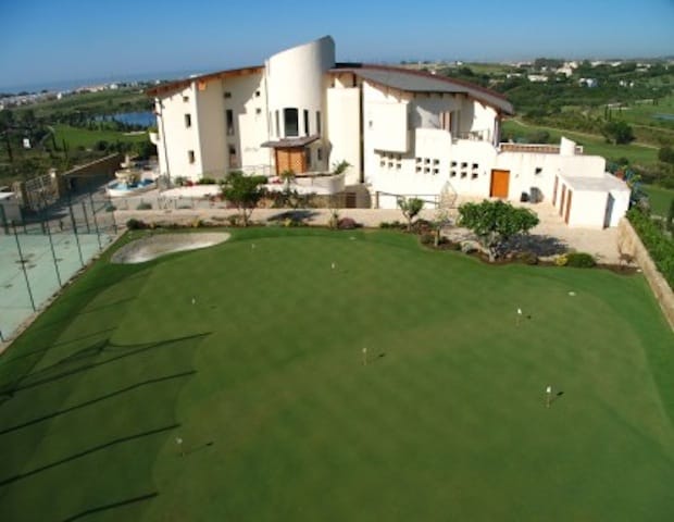 Villa El Cid