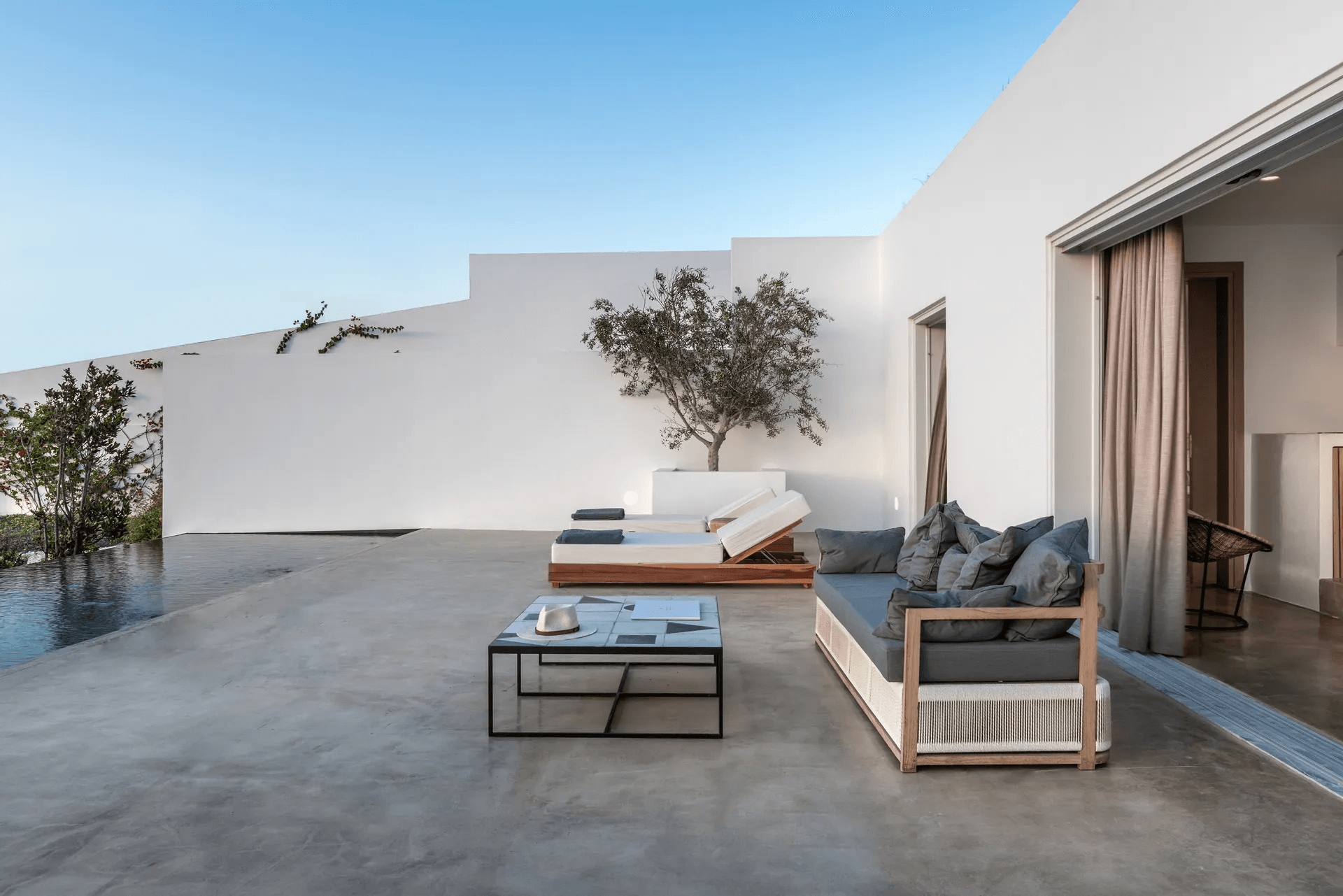 Andronis Four Bedroom Villa — luxury villa photo 1