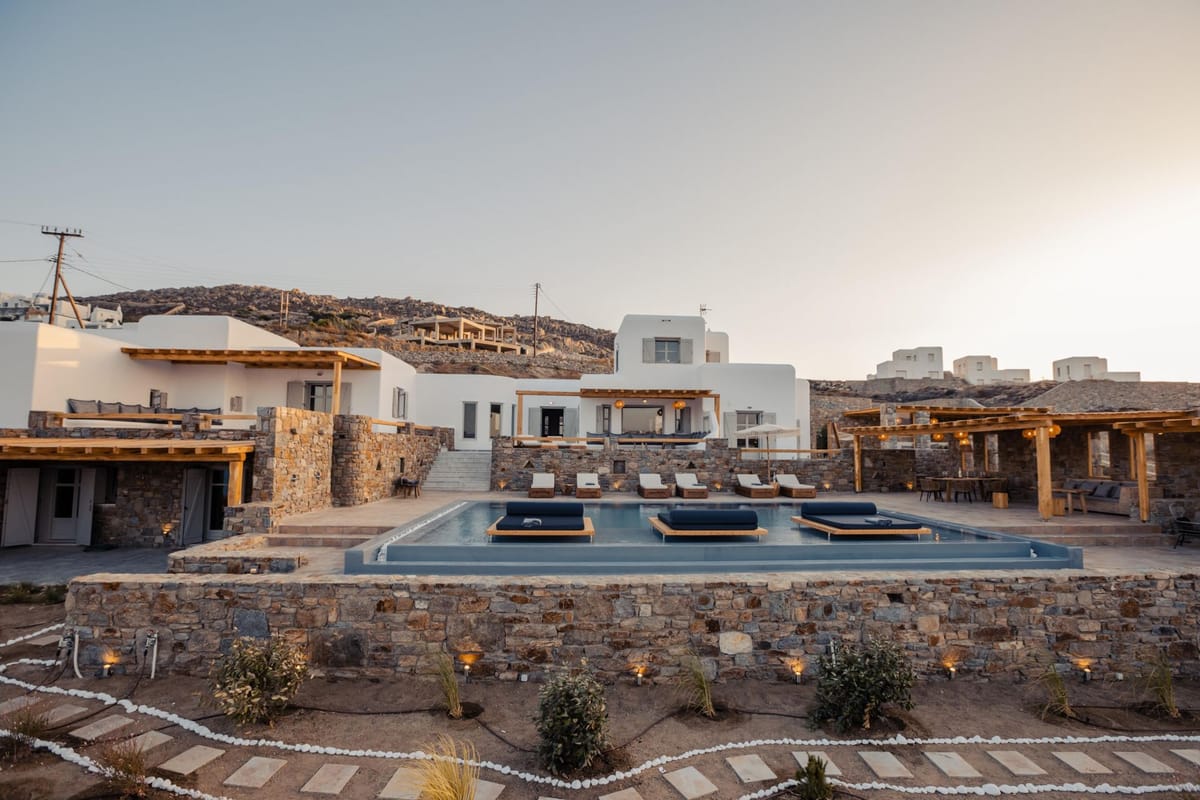 Villa Sapphire Black - Image 1