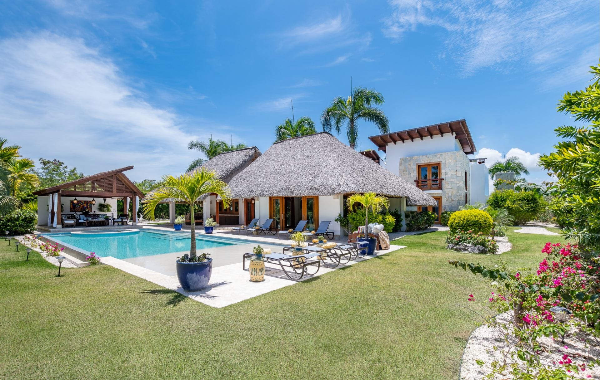 Villa Yarari 17 — luxury villa photo 1