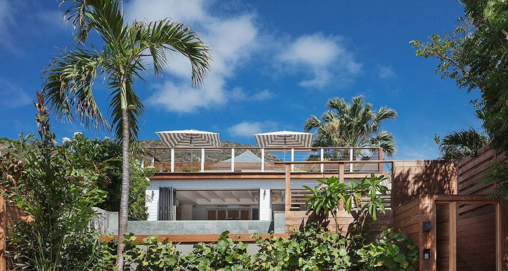 Surf House — luxury villa photo 1