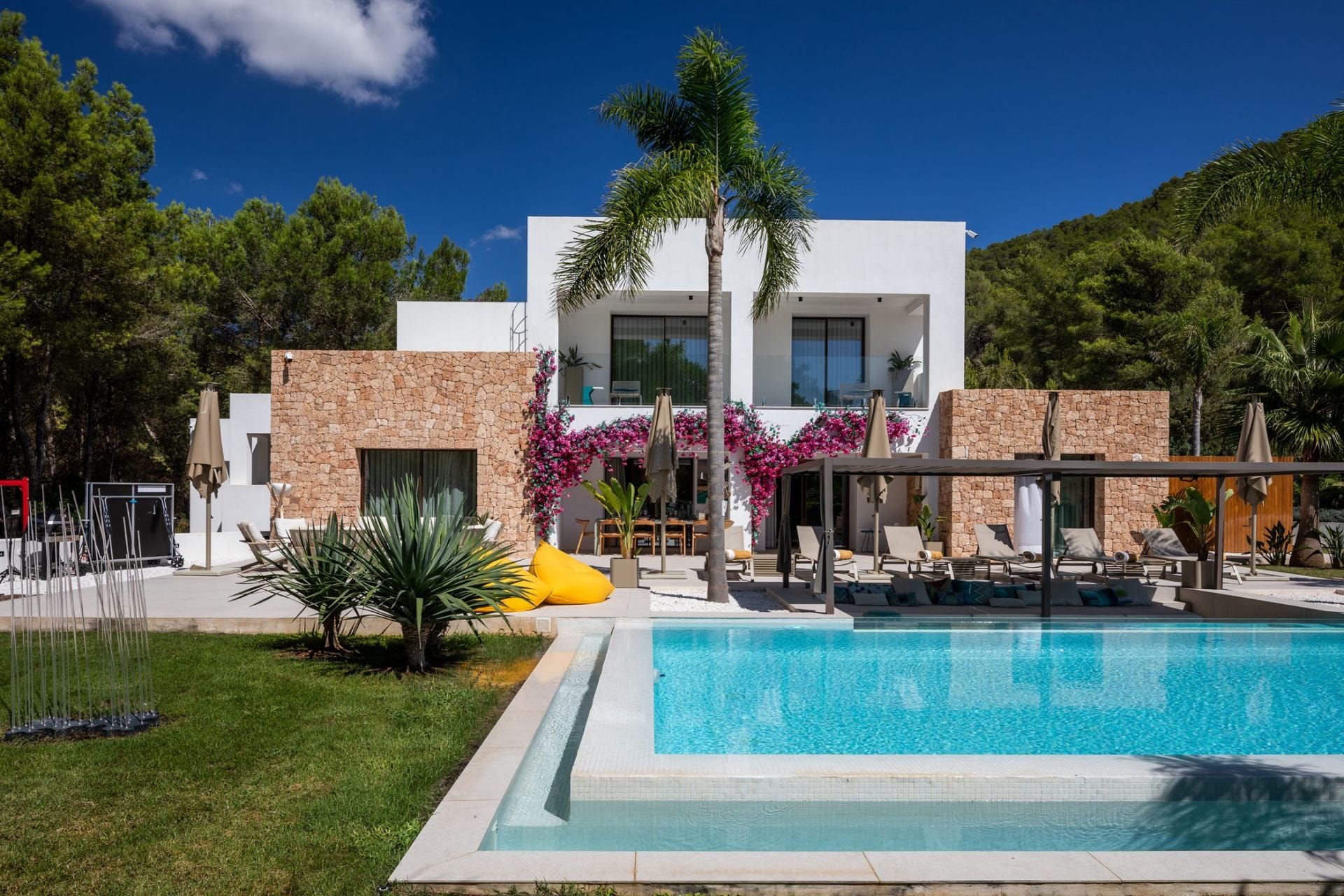 Villa Aza — luxury villa photo 1