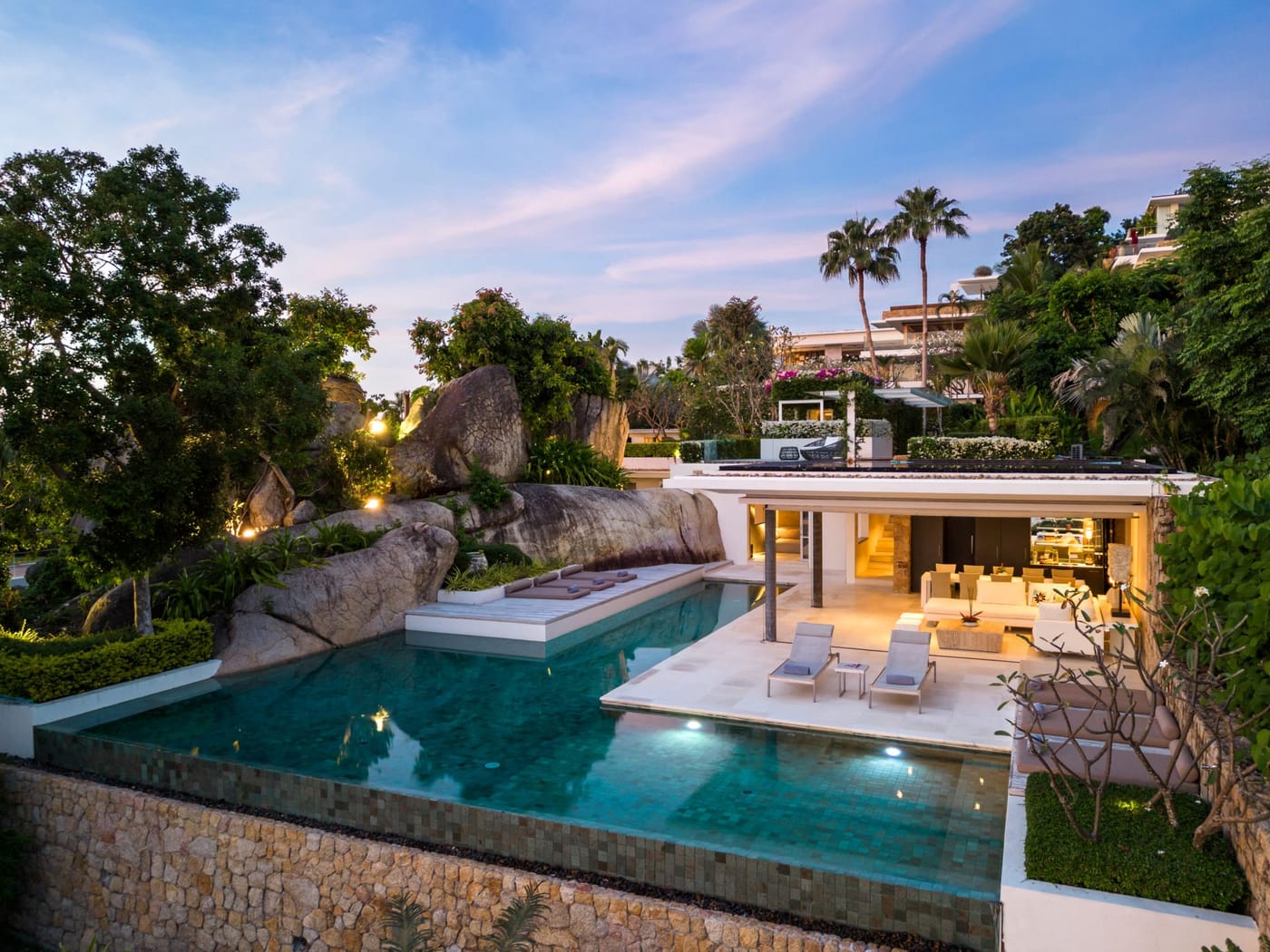 Samujana Villa 8 - Image 1