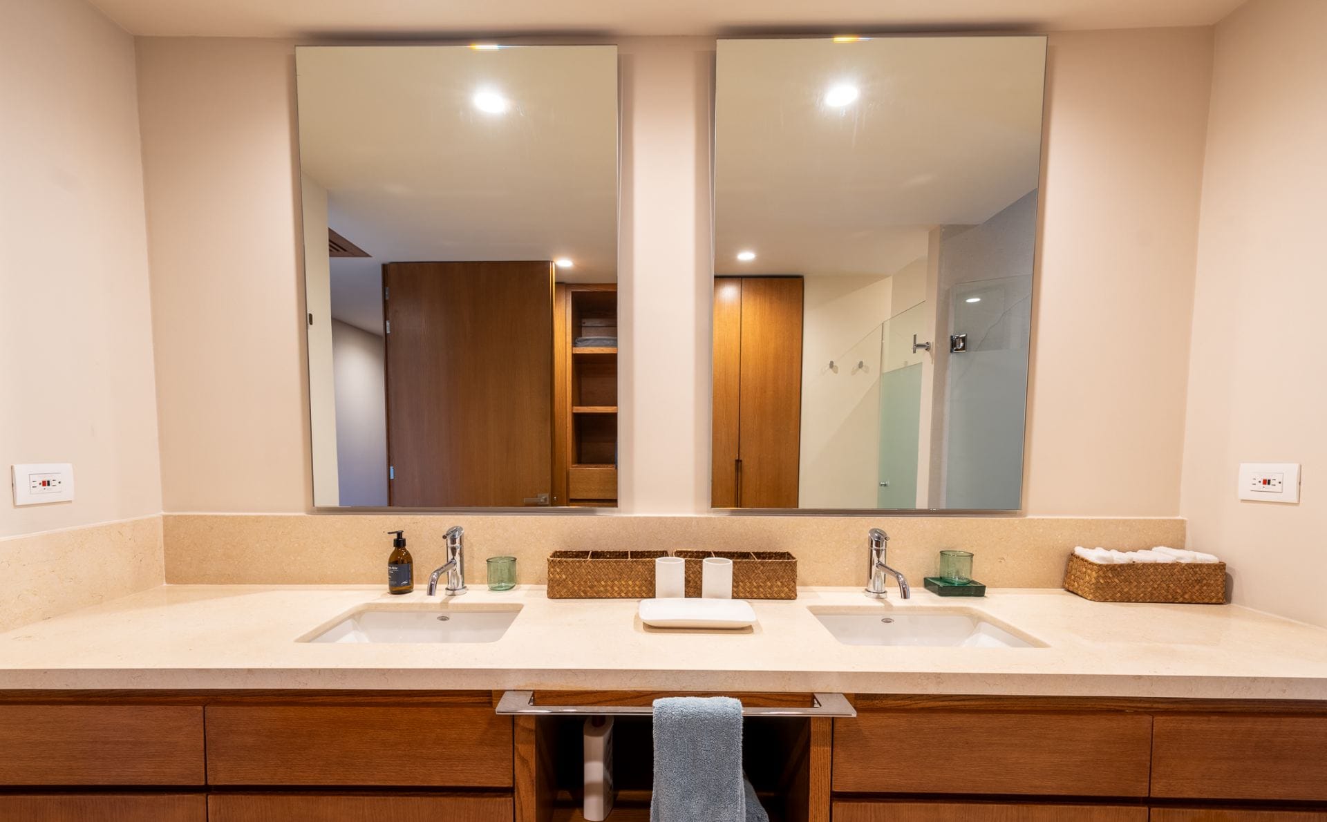 Villa Surf Residences 211 — luxury villa photo 2