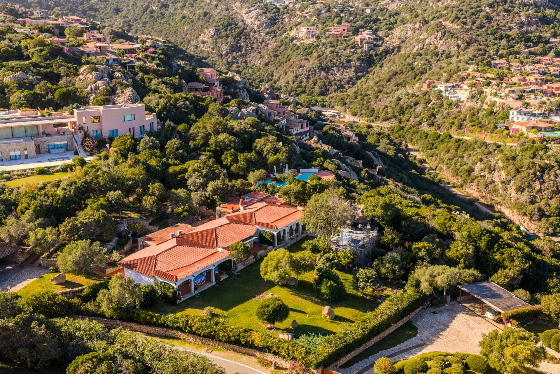 Villa Esmerea — luxury villa photo 2