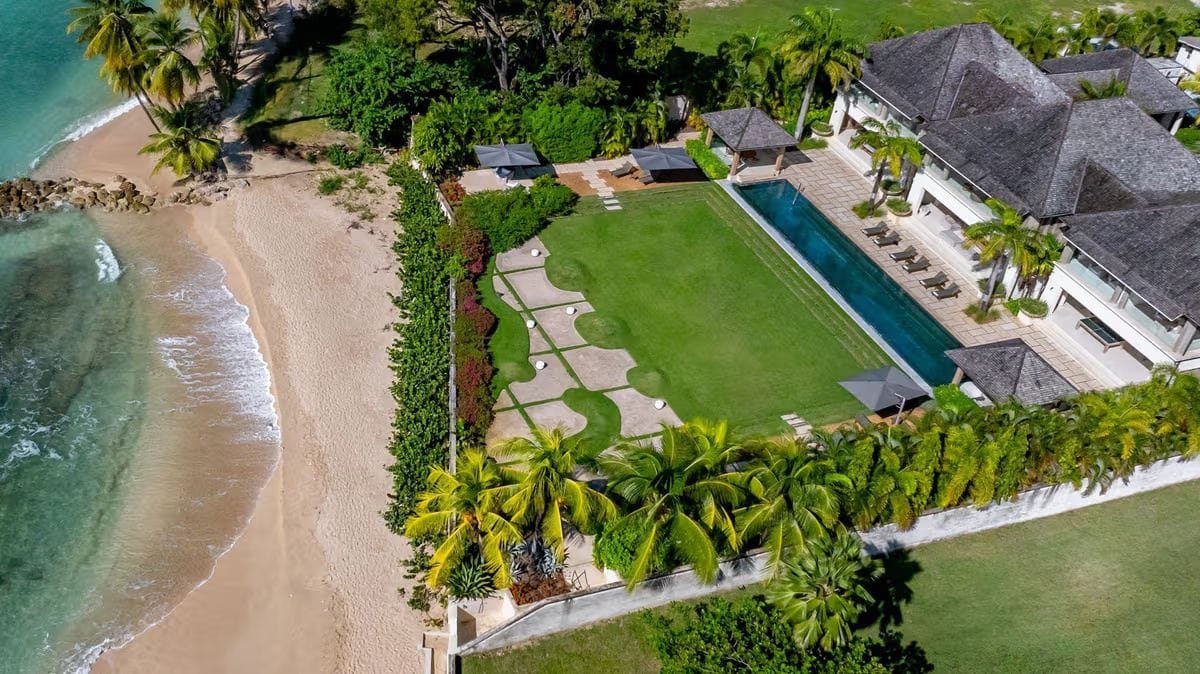Godings Beach House — luxury villa photo 1
