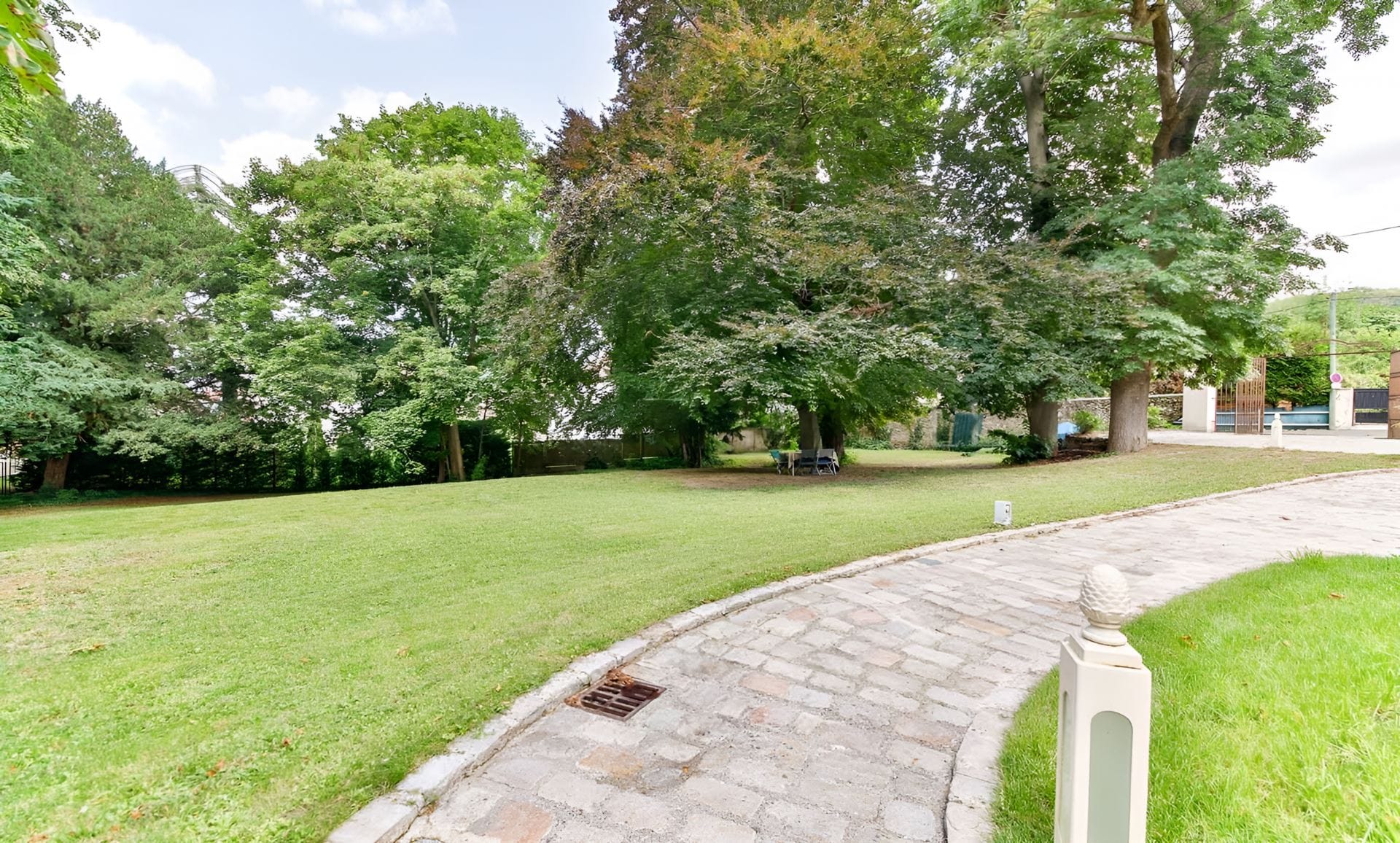 Chateau Sejour Royal — luxury villa photo 42