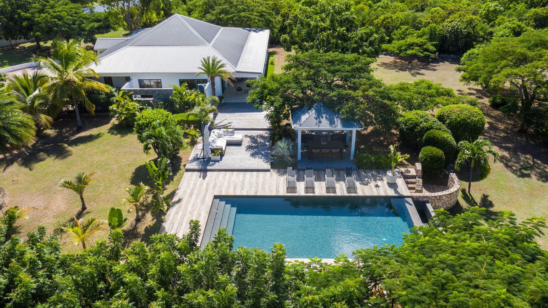 Villa Nuit Blanche — luxury villa photo 1