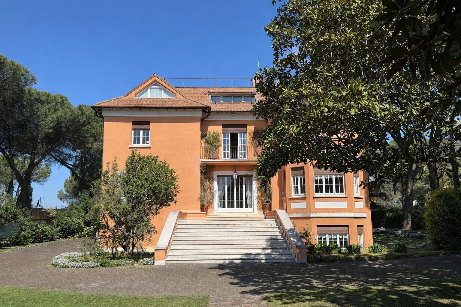 Villa Gucci - Image 1
