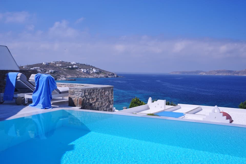 Mykonos Grand- 885 EUR