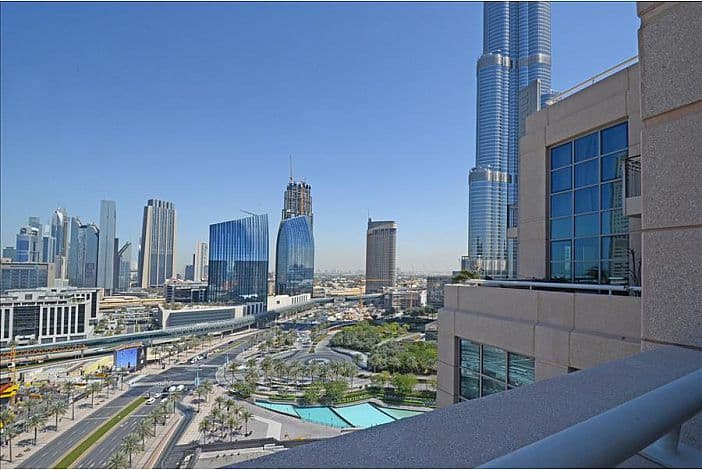 Balcony View Burj Khalifa Luxury Rental — luxury villa photo 1
