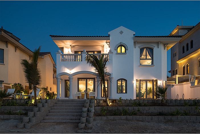 PRIVATE 4 BED VILLA - Image 1