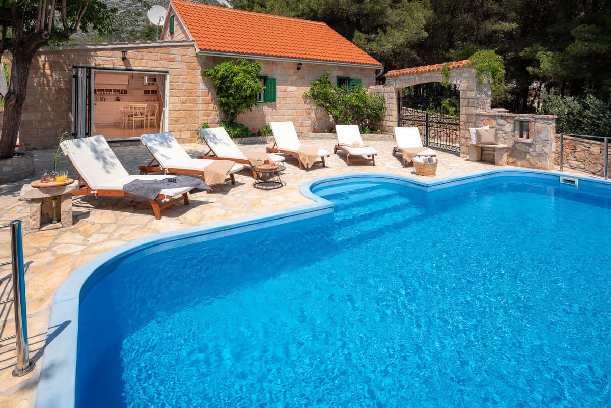 Villa Zlatni Rat — luxury villa photo 3