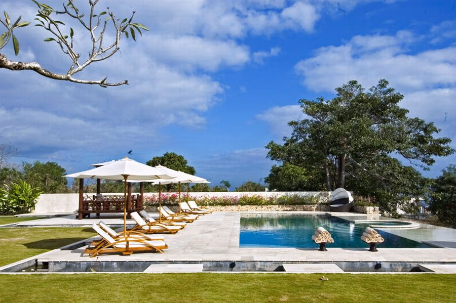 Villa Bulan Putih — luxury villa photo 1