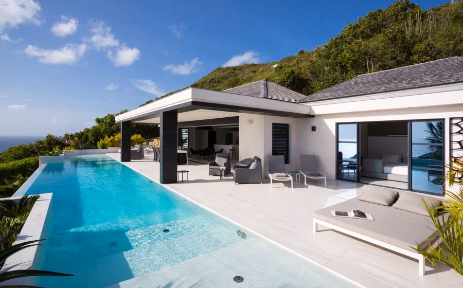 Villa Rose Dog - Image 1