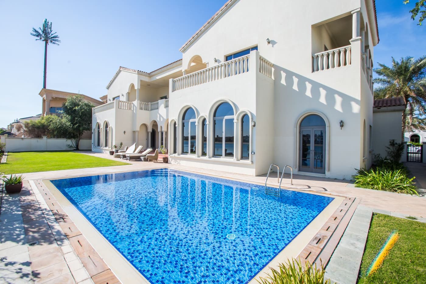 Jumeirah Beach Villa — luxury villa photo 1