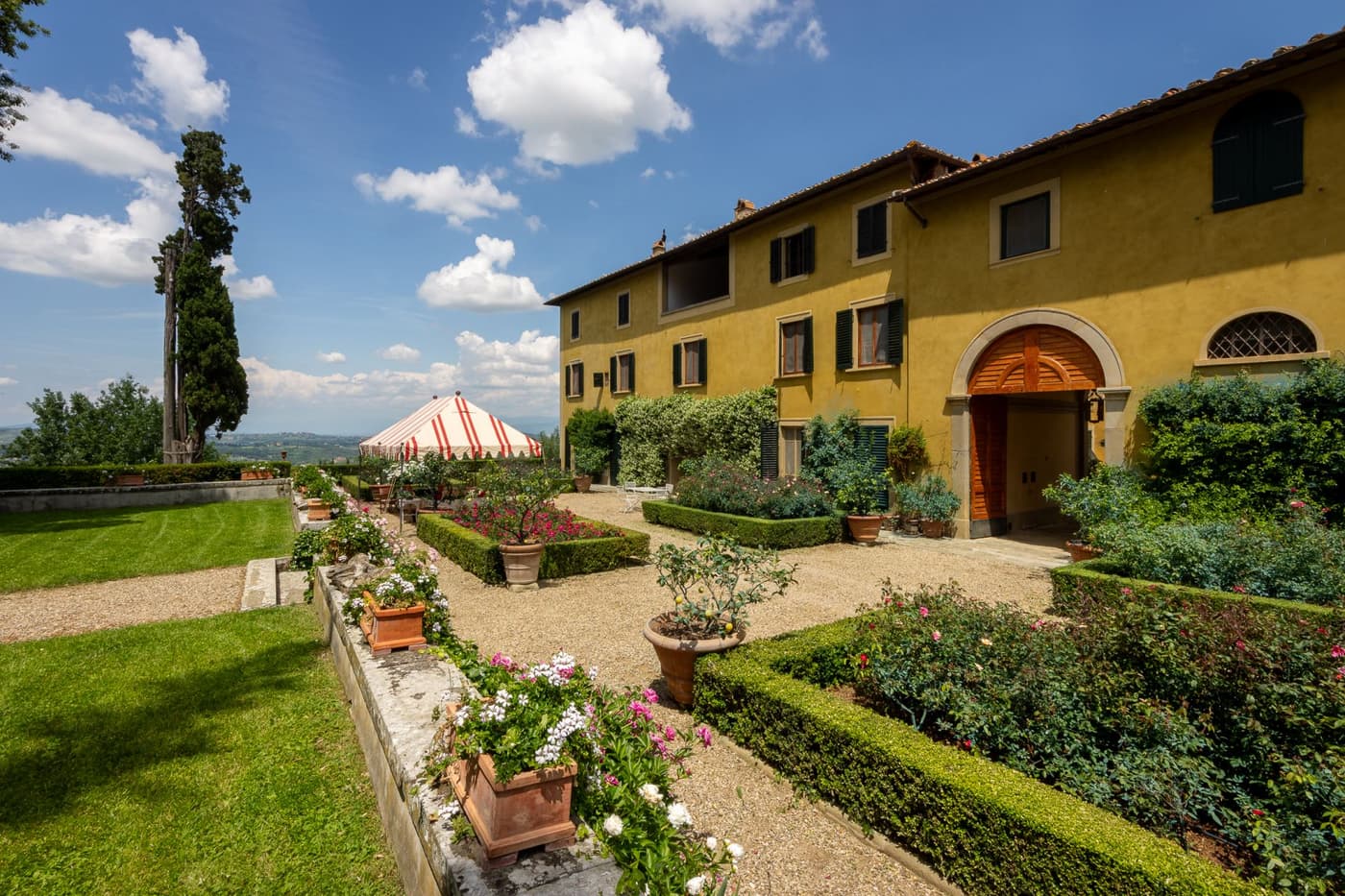 Castello di Tizzano — luxury villa photo 1