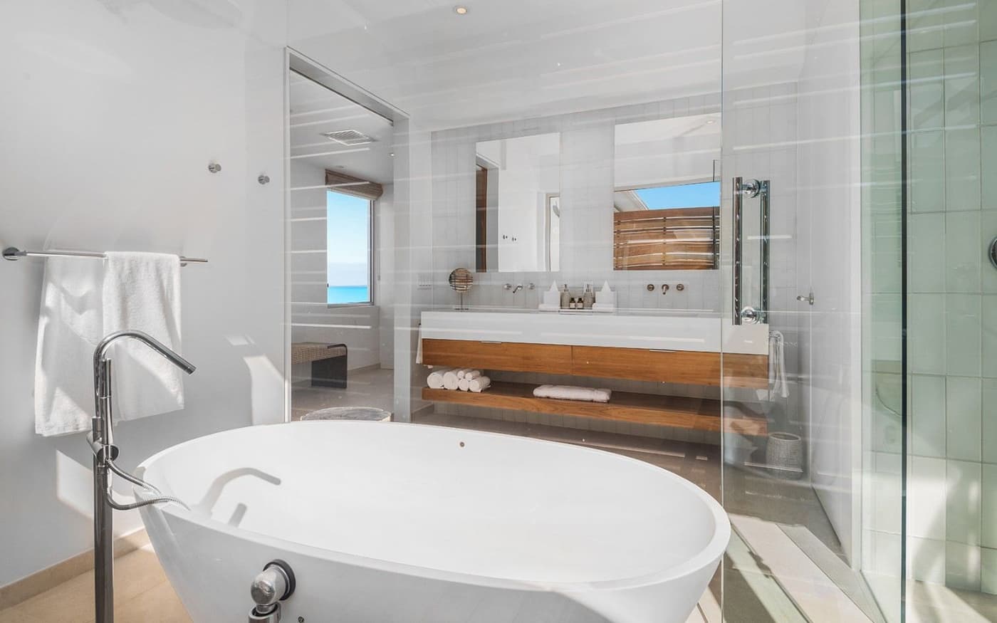 Grace Bay Enclave - 5 BDR BEACHFRONT VILLA — luxury villa photo 3