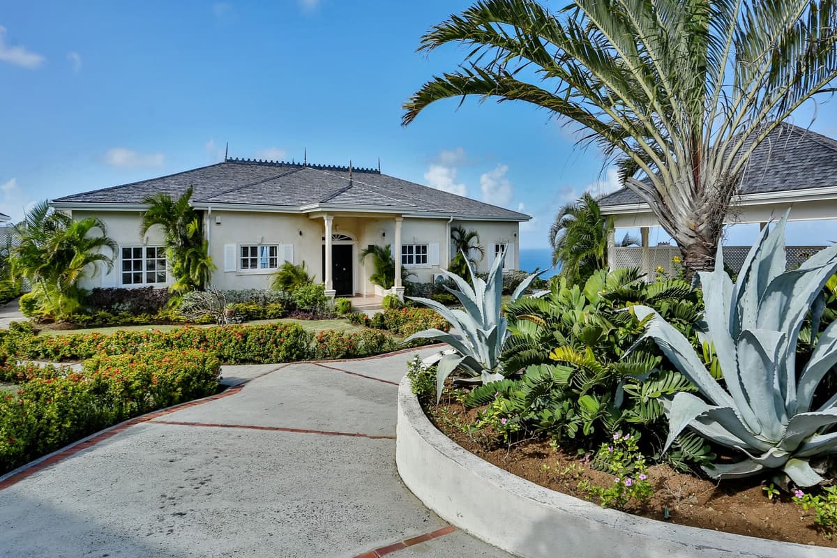 Cayman Villa — luxury villa photo 3