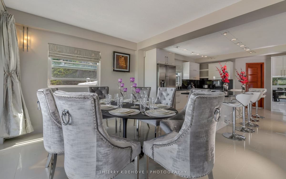 The Bay View Villa Hartman Bay — luxury villa photo 3