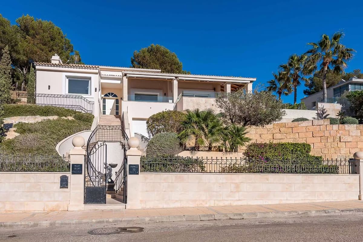 Villa El Lirio — luxury villa photo 33