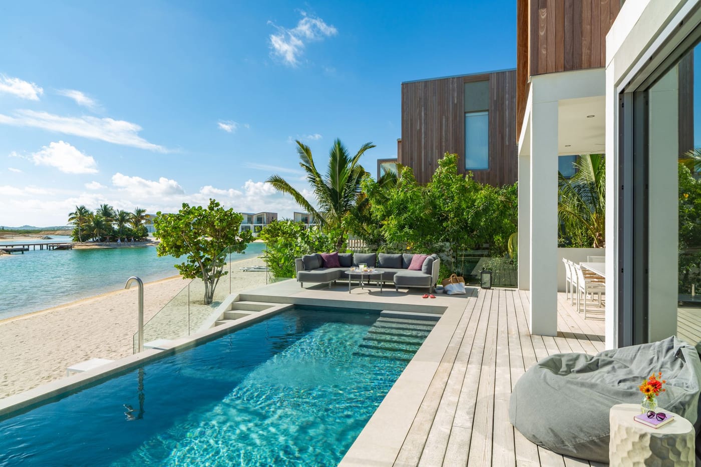 South Bank Lagoon Villas 6BDR - Image 1