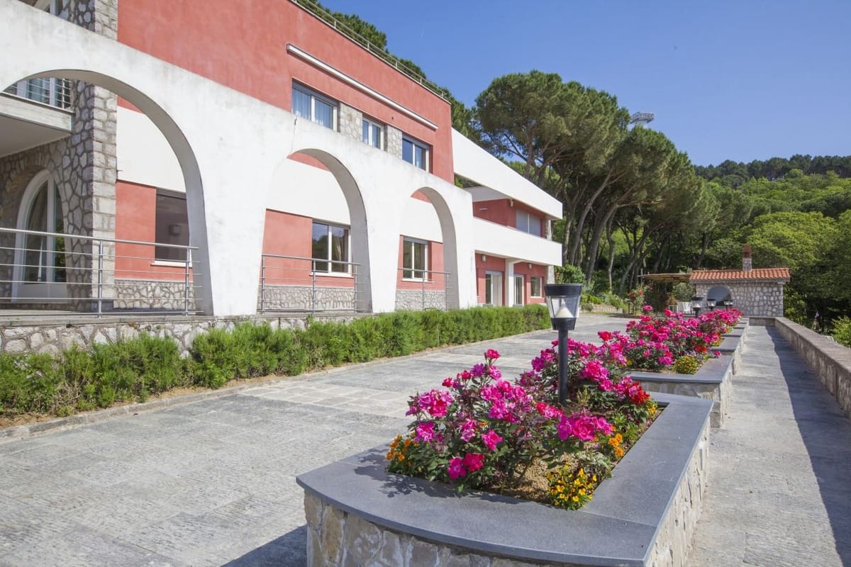 Villa Deco - Image 1