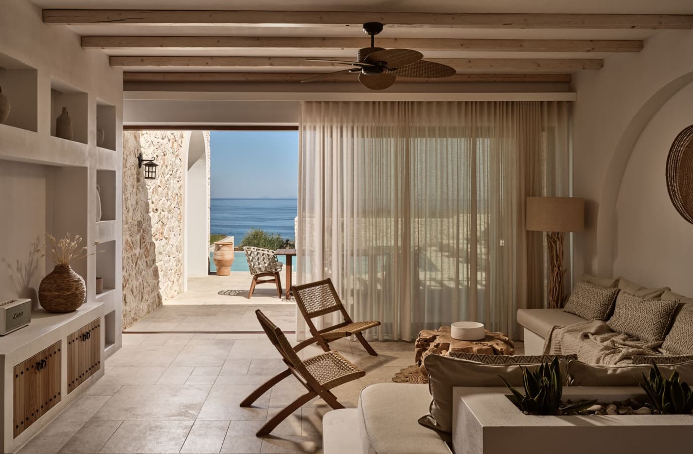 Comfort Three Bedroom Sea View Pool Villa — luxury villa photo 1