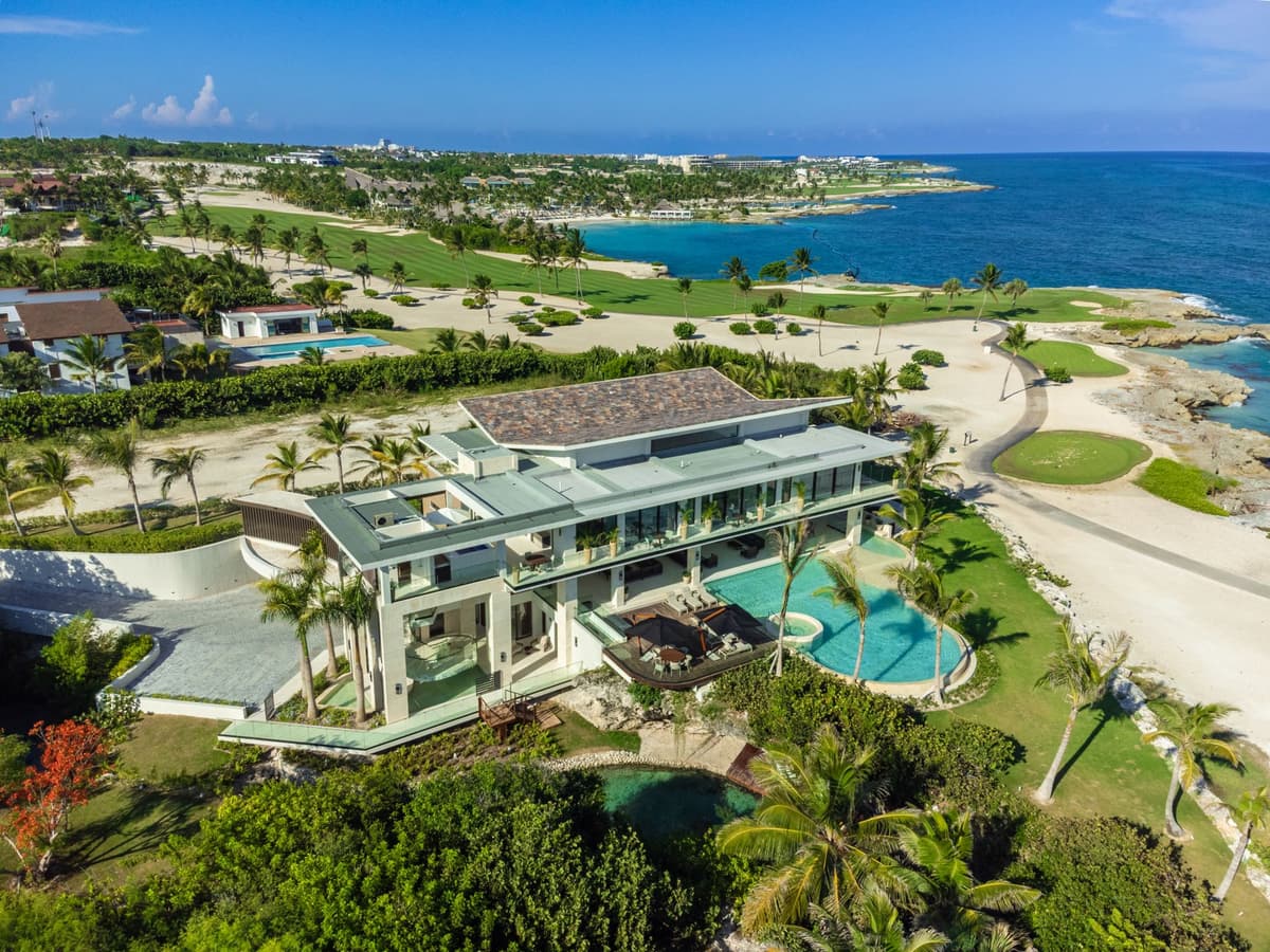 Azuree Villa — luxury villa photo 1