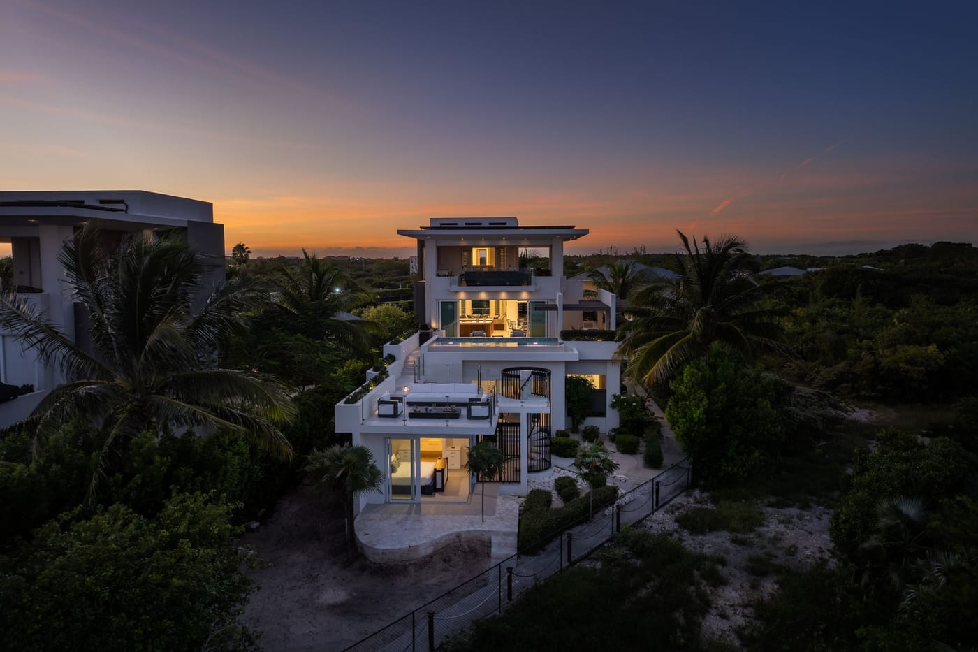 Villa Goldfinger - Image 1