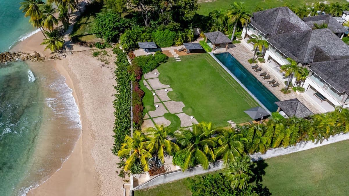 Godings Beach House — luxury villa photo 1