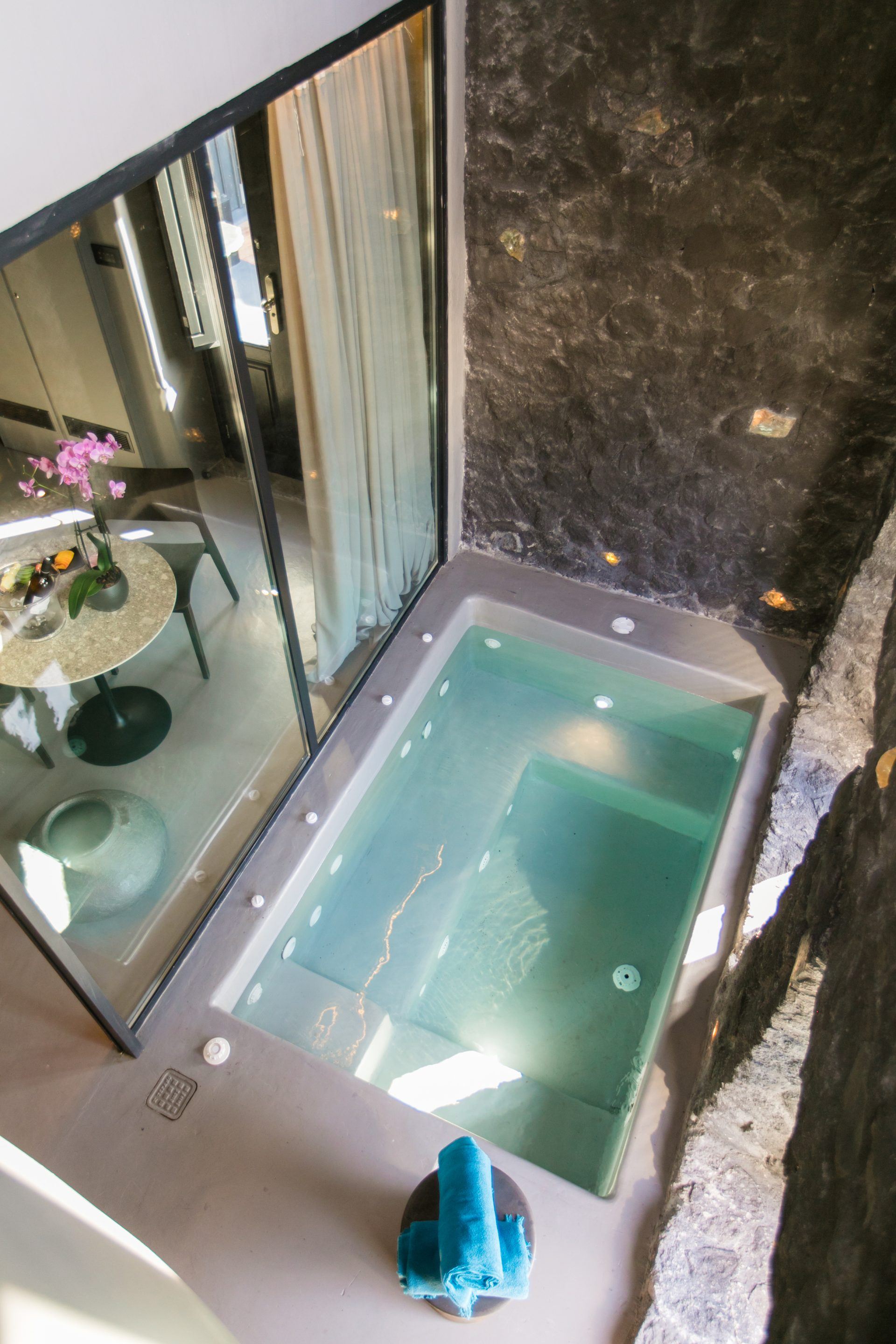 Kivotos Cave Three Bedroom Villa