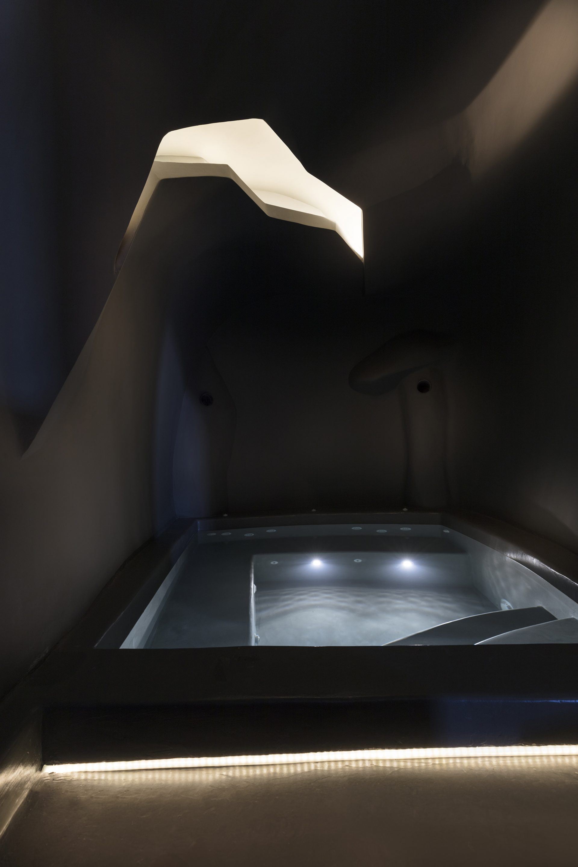 Kivotos Cave Three Bedroom Villa