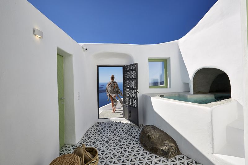 Gitsa Cliff Luxury Villa