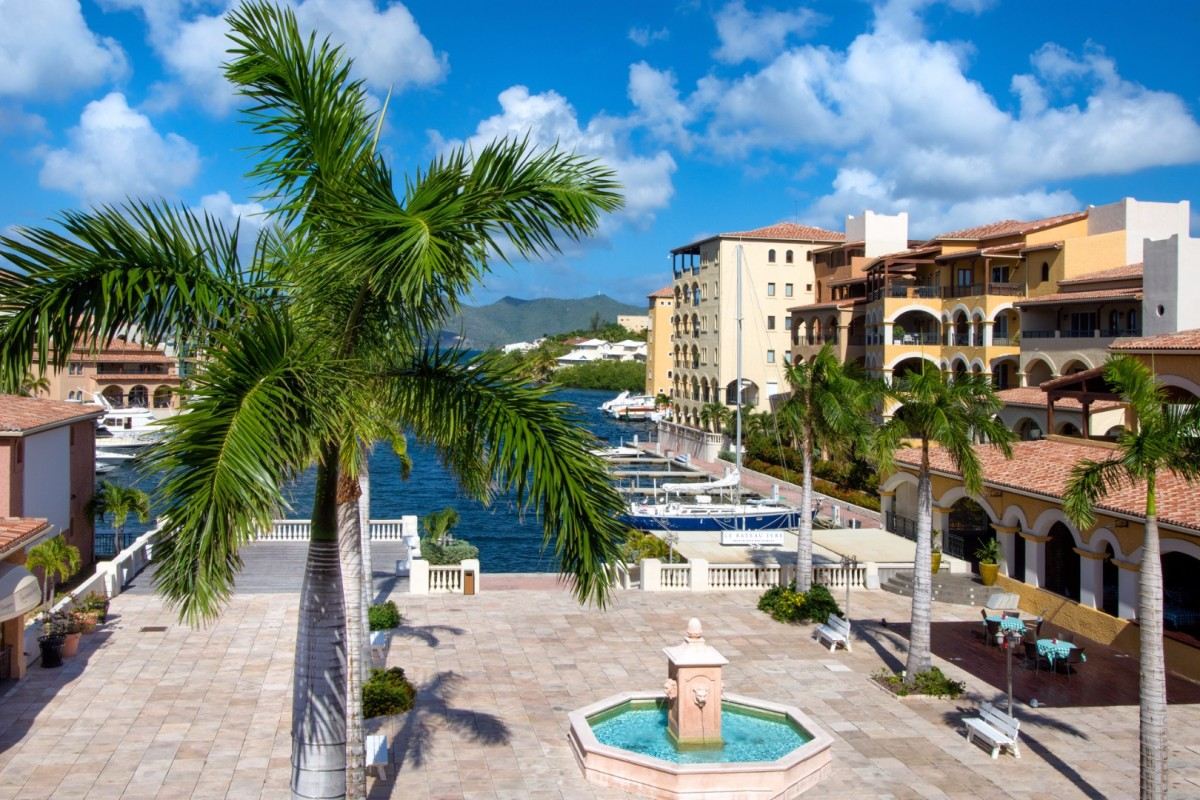 Villa Tropical Waves