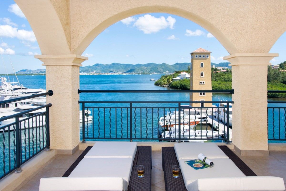 Villa Tropical Waves