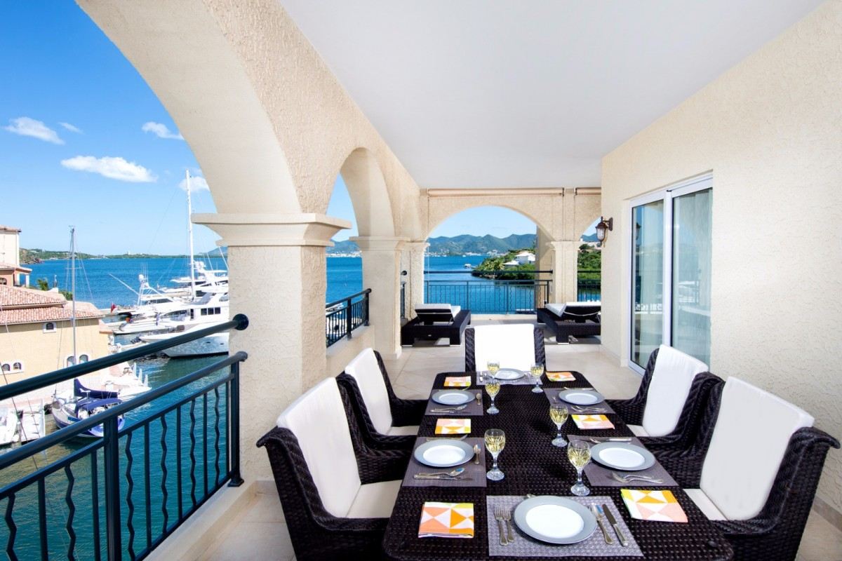 Villa Tropical Waves