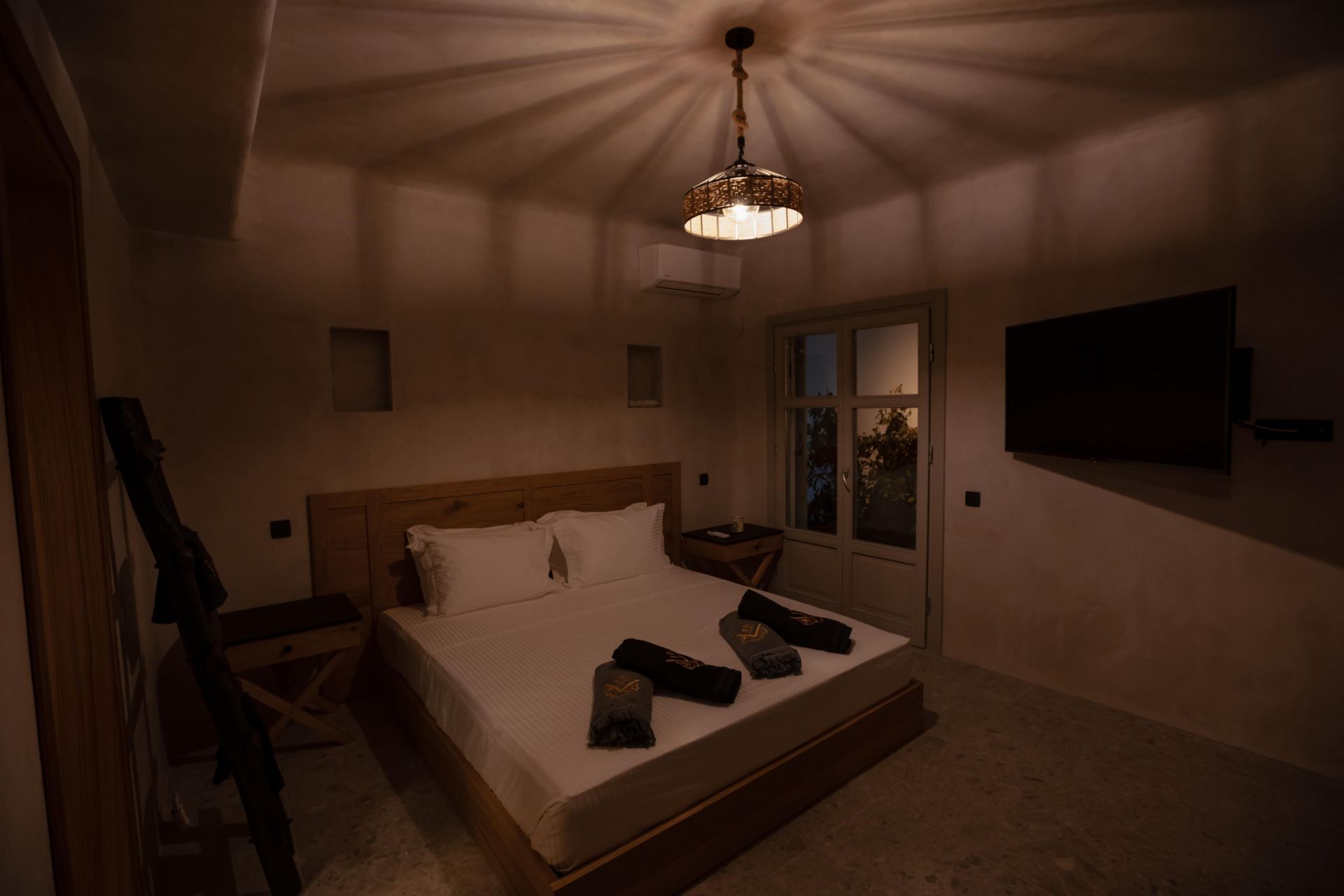 Villa Sapphire Black