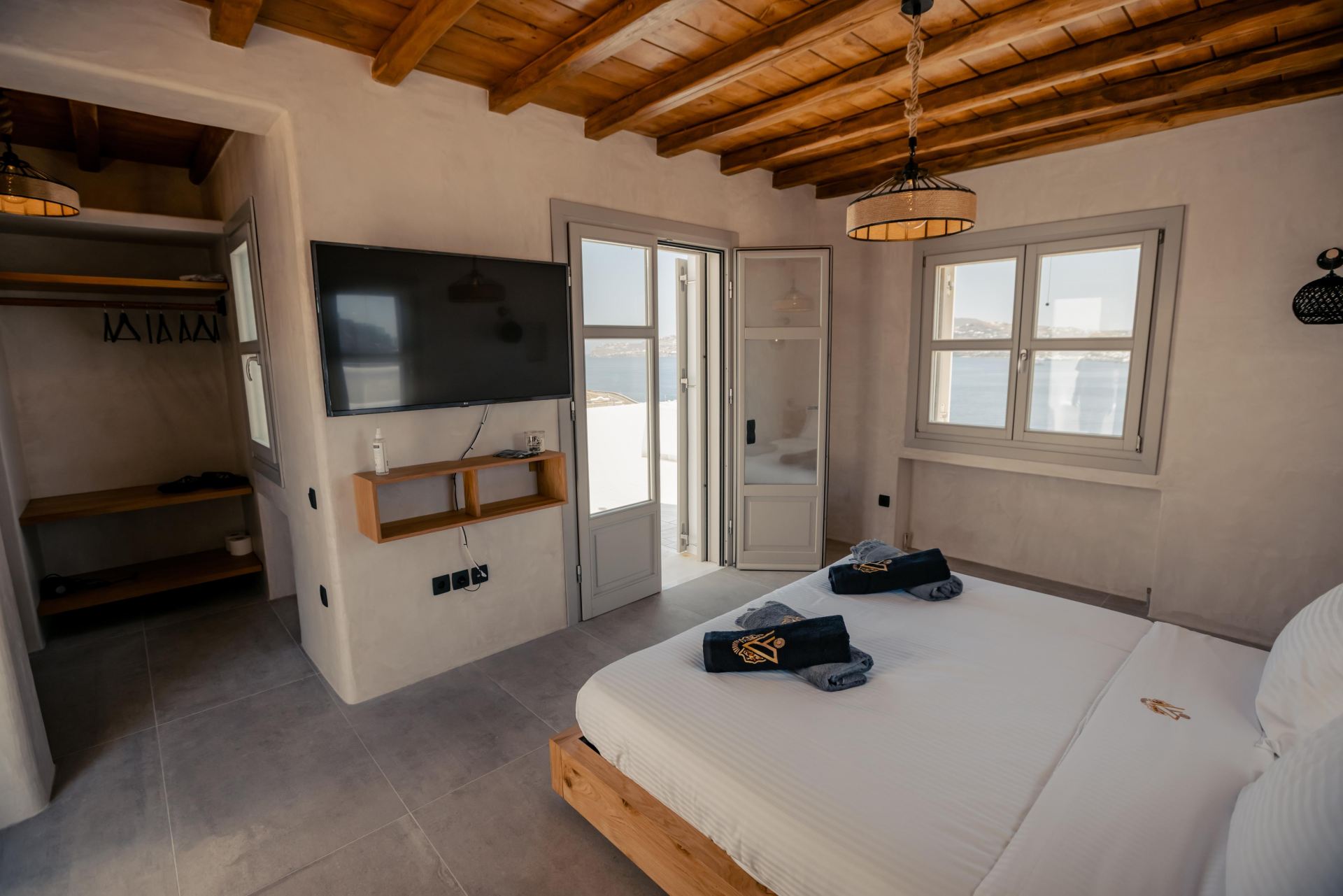 Villa Sapphire Black