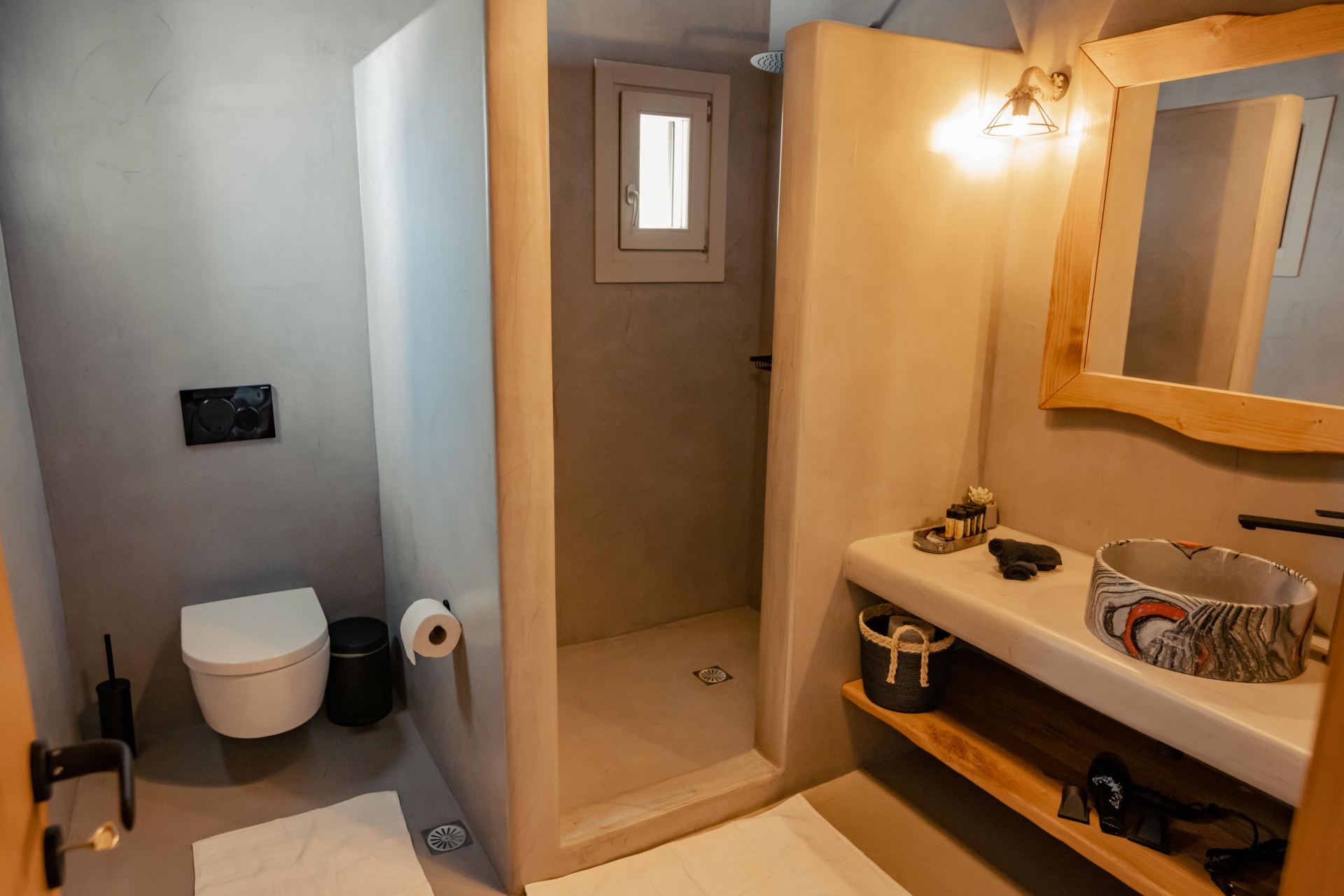 Villa Sapphire Black