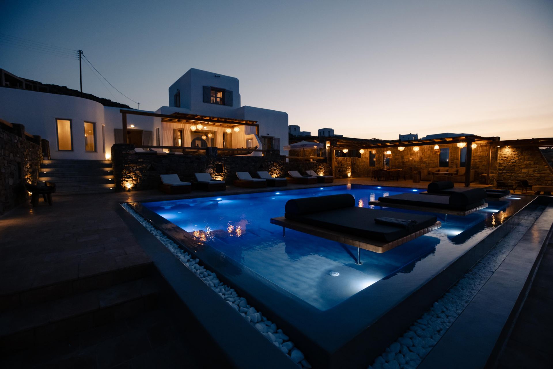 Villa Sapphire Black