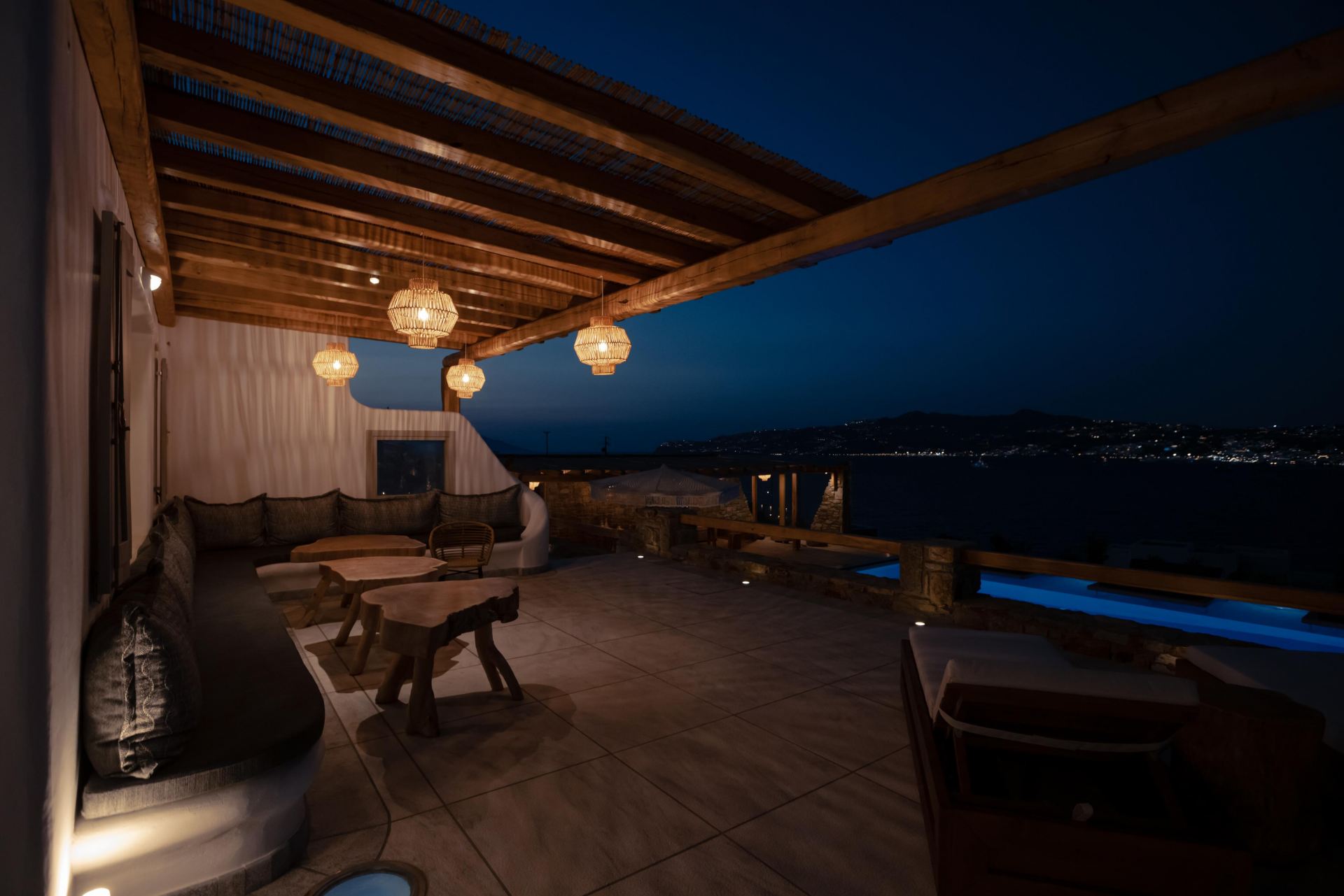 Villa Sapphire Black