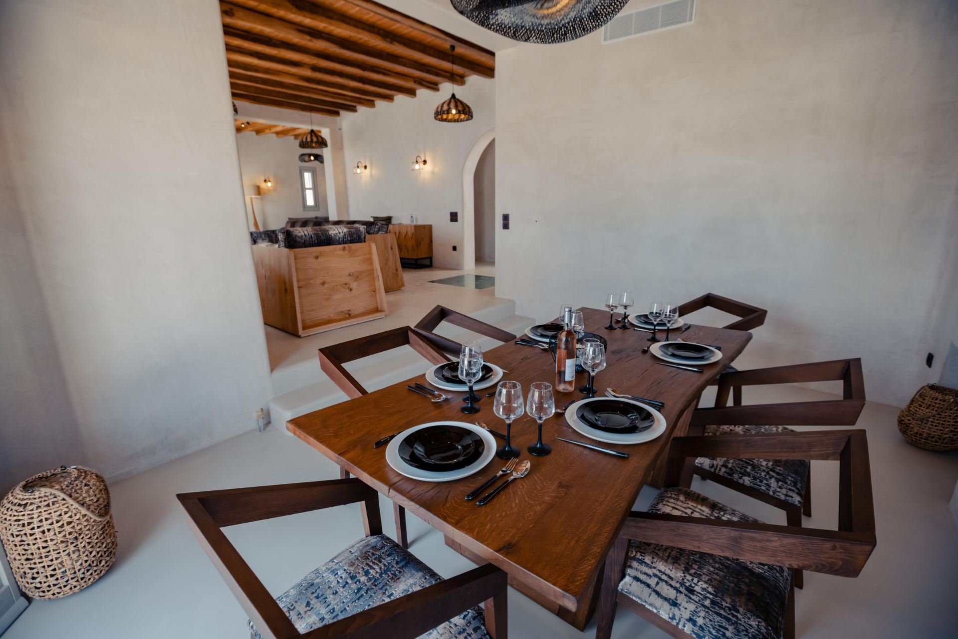 Villa Sapphire Black