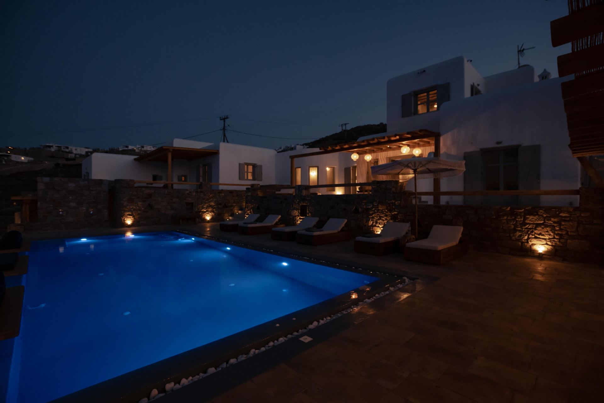 Villa Sapphire Black