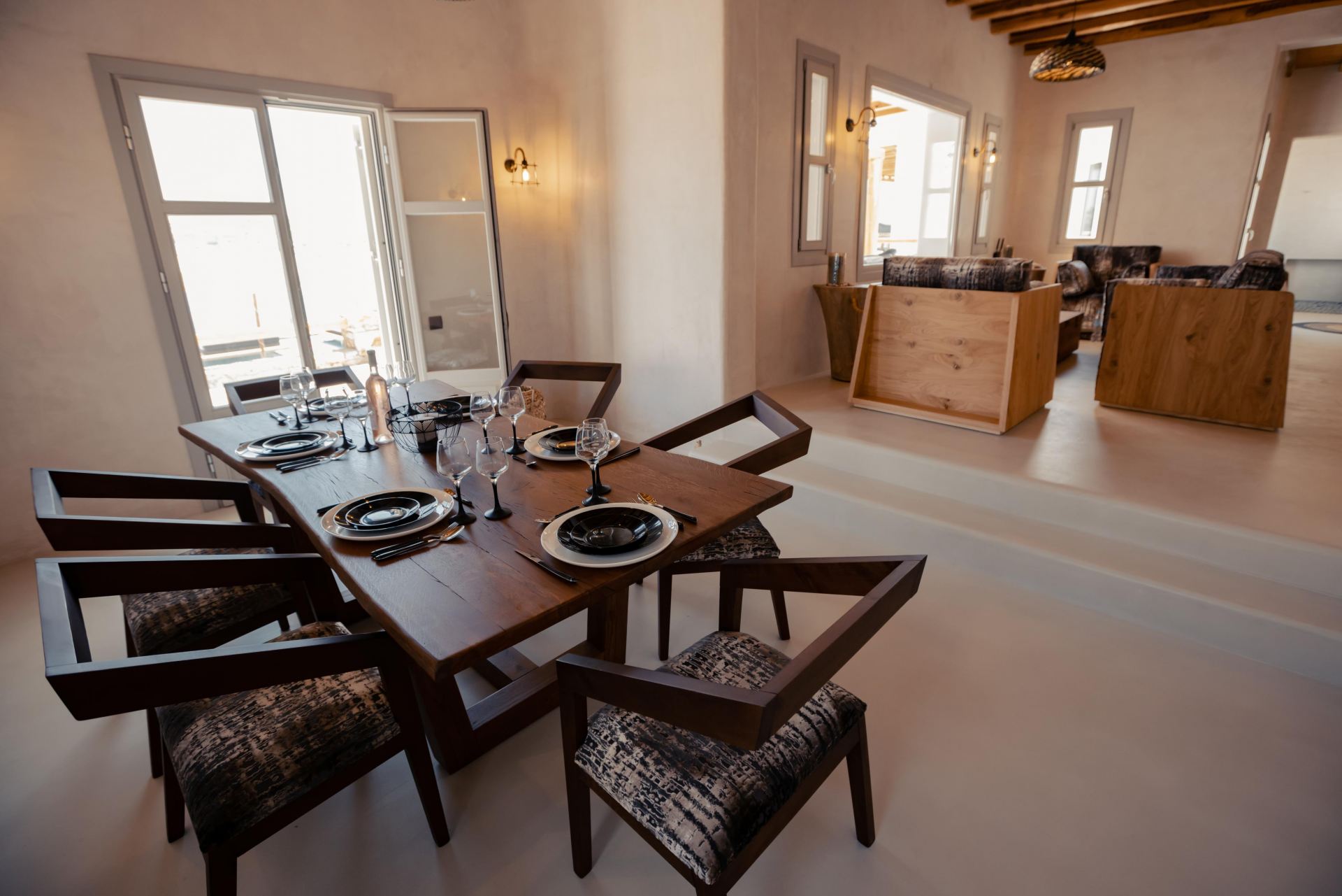 Villa Sapphire Black